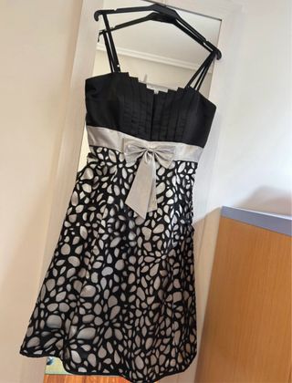 Vestido de fiesta negro y plateado
