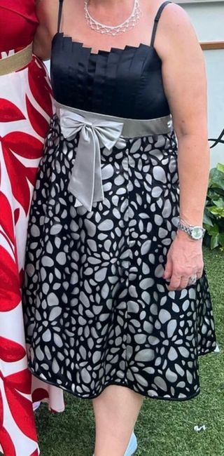 Vestido de fiesta negro y plateado