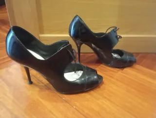 Zapatos charol mujer tacón abierto