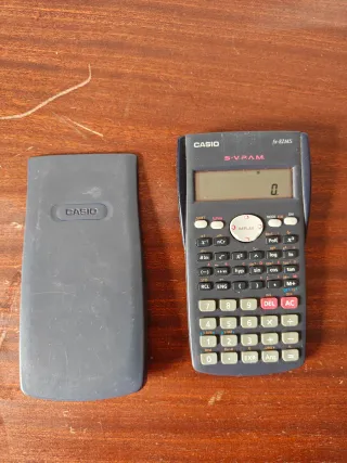 Calculadora Científica Casio fx-82MS