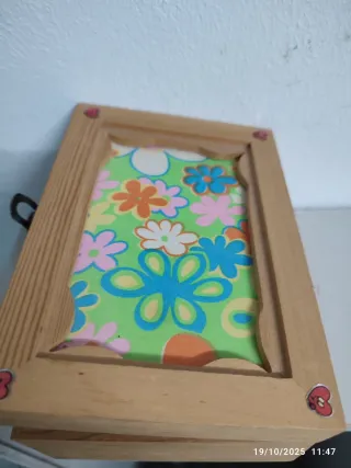 Joyero infantil de madera con flores