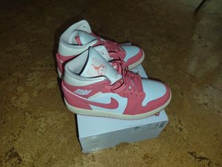 Air Jordan 1 Mid Rosa y Blanco NUEVAS 