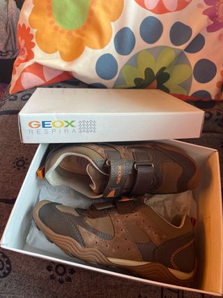 Zapatos Geox niño marrones y naranjas