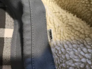 Chaqueta Vans gris borreguillo