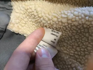 Chaqueta Vans gris borreguillo