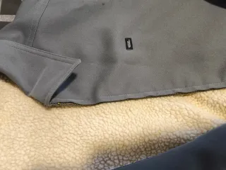 Chaqueta Vans gris borreguillo