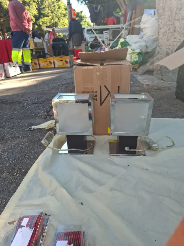 Lámparas de mesita de noche plateadas