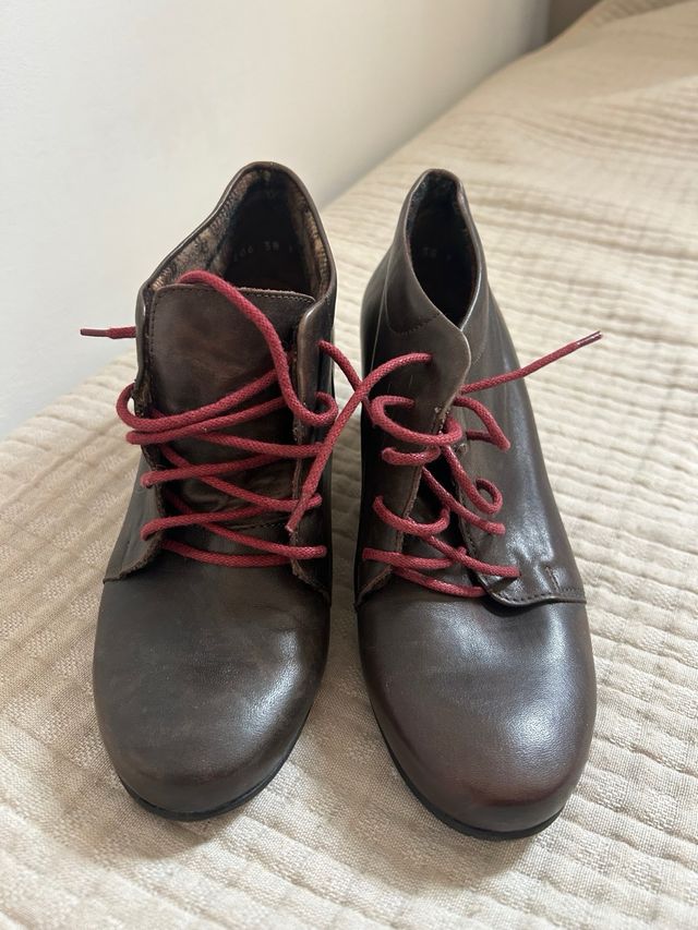 Botines de invierno de piel con borrego y cordones