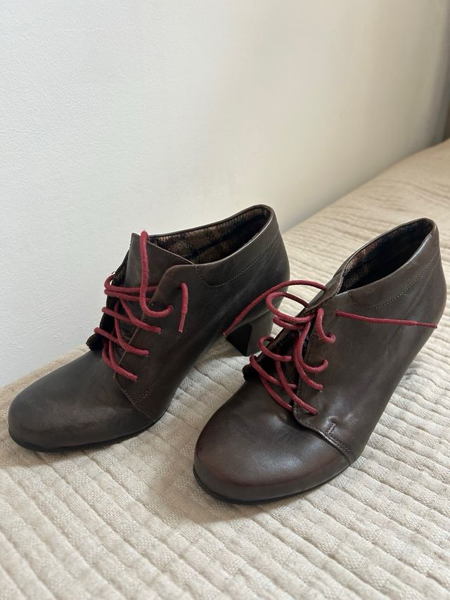 Botines de invierno de piel con borrego y cordones