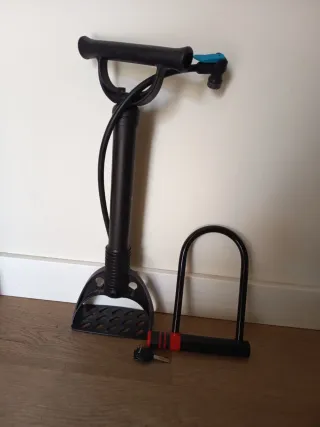 Inflador y candado para bicicleta
