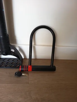 Inflador y candado para bicicleta