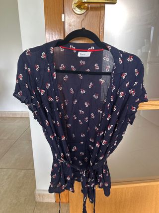 Blusa YERSE floral azul talla S