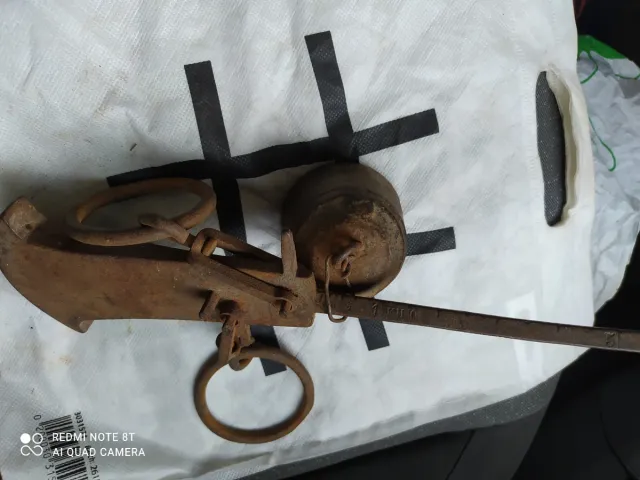 Balanza antigua de hierro