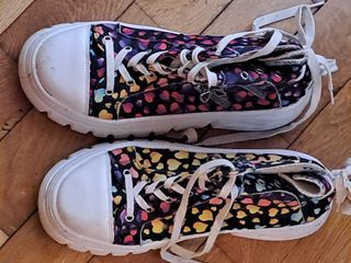 Zapatillas con estampado de corazones