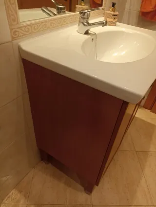 Mueble de baño Ikea madera y cerámica