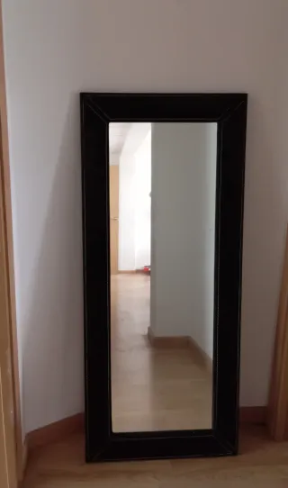 Espejo de pared negro y marrón