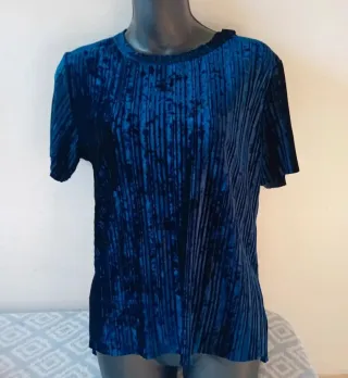 Camiseta azul de terciopelo