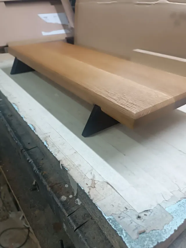 Tagliere con piedini in legno