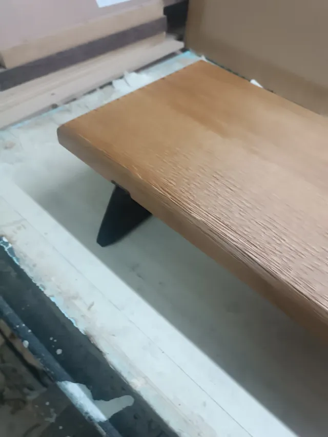 Tagliere con piedini in legno