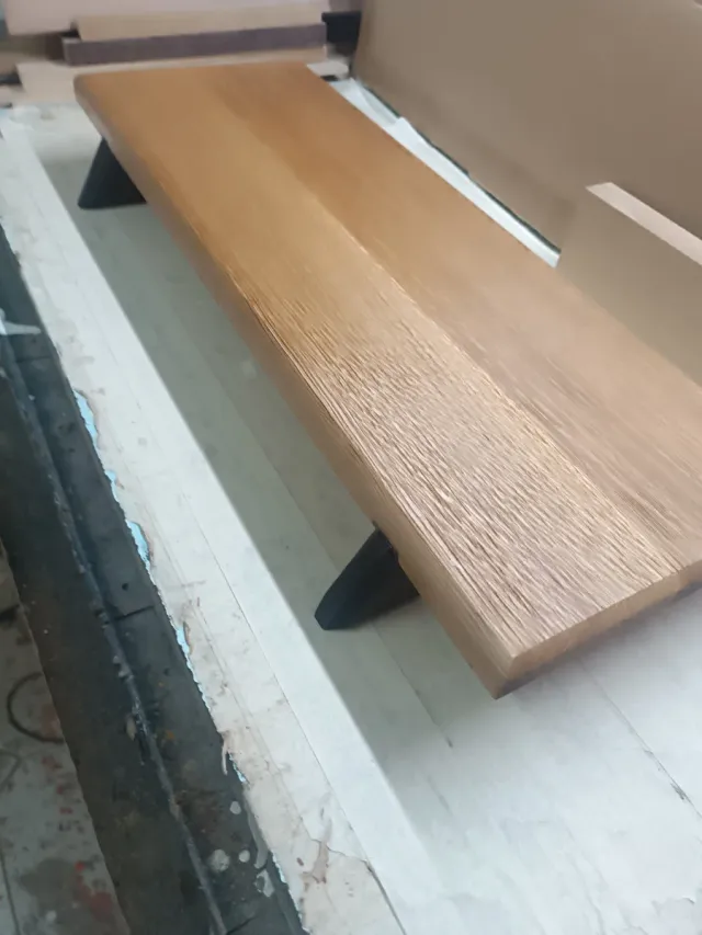 Tagliere con piedini in legno