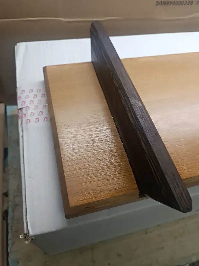 Tagliere con piedini in legno