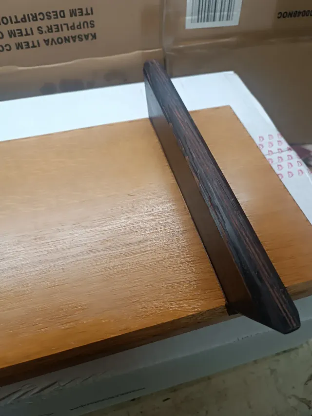 Tagliere con piedini in legno