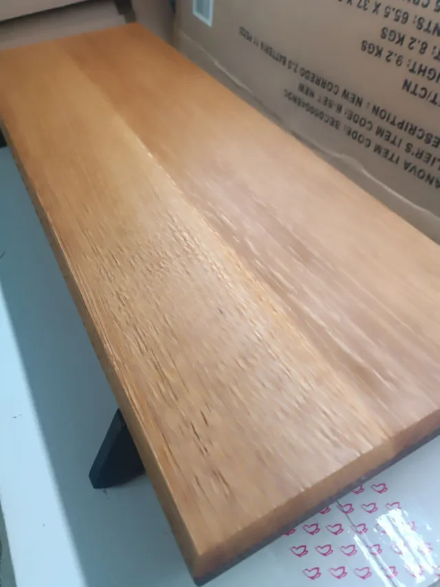 Tagliere con piedini in legno