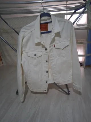 Cazadora Levi's Blanca