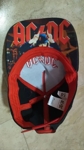 Gorra AC/DC Negra con Cuernos Rojos