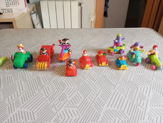 10 statuette McDonald's Happy Meal