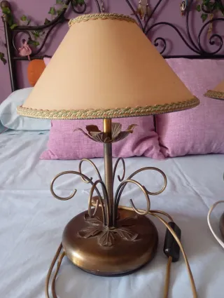 Lámparas de mesita de noche doradas