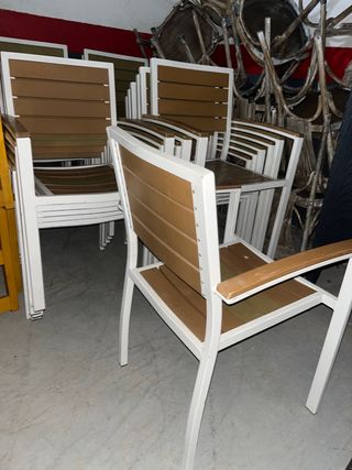 26 Sillas de exterior de terraza  apilables 15€/ud