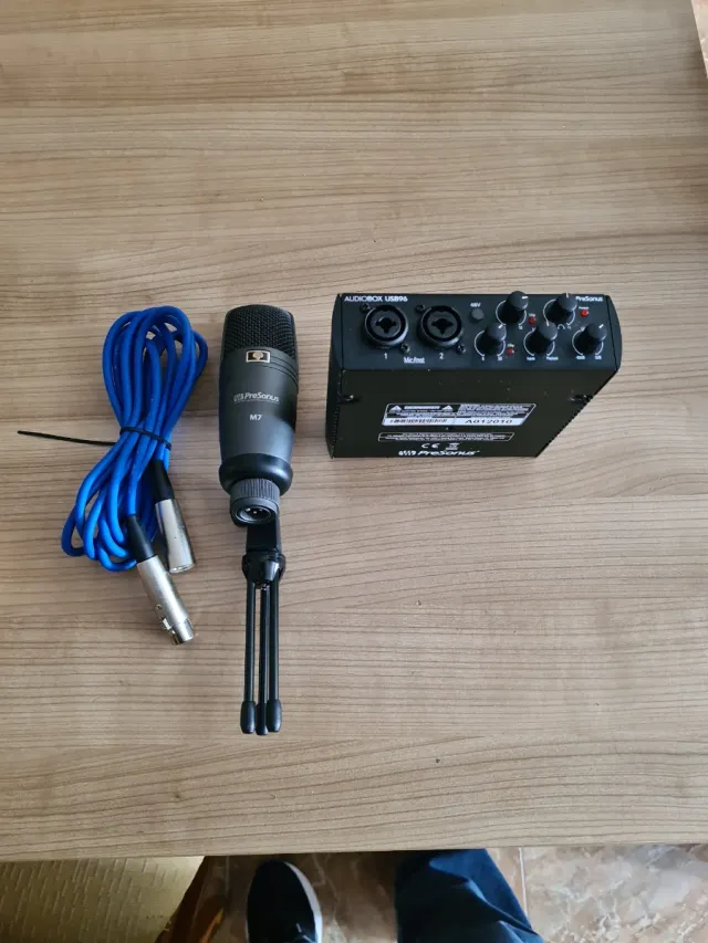 Interfaz Audio PreSonus Audiobox USB96 y microfono