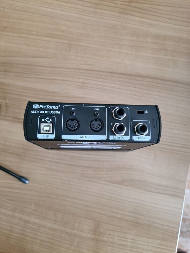 Interfaz Audio PreSonus Audiobox USB96 y microfono