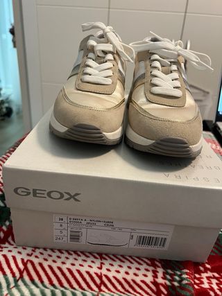 Zapatillas Geox Beige y Doradas