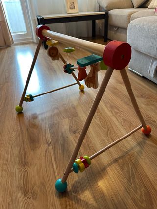 Gimnasio de actividades para bebé de madera