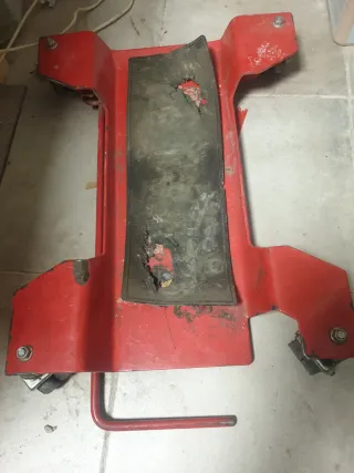 Plataforma para aparcar moto con ruedas