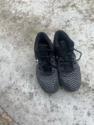 Scarpe Nike nere e grigie