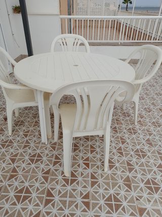 Tavolo rotondo da terrazza con 4 poltrone