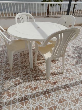 Tavolo rotondo da terrazza con 4 poltrone