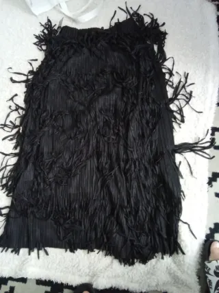 Falda negra con flecos