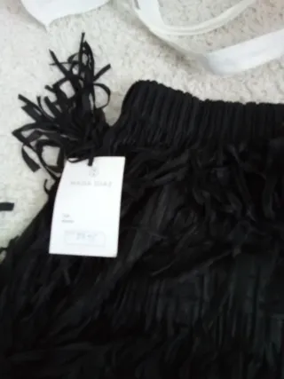 Falda negra con flecos