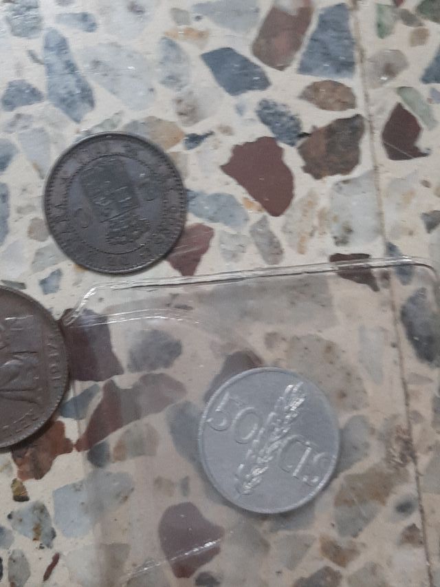 Medalla antigua y monedas