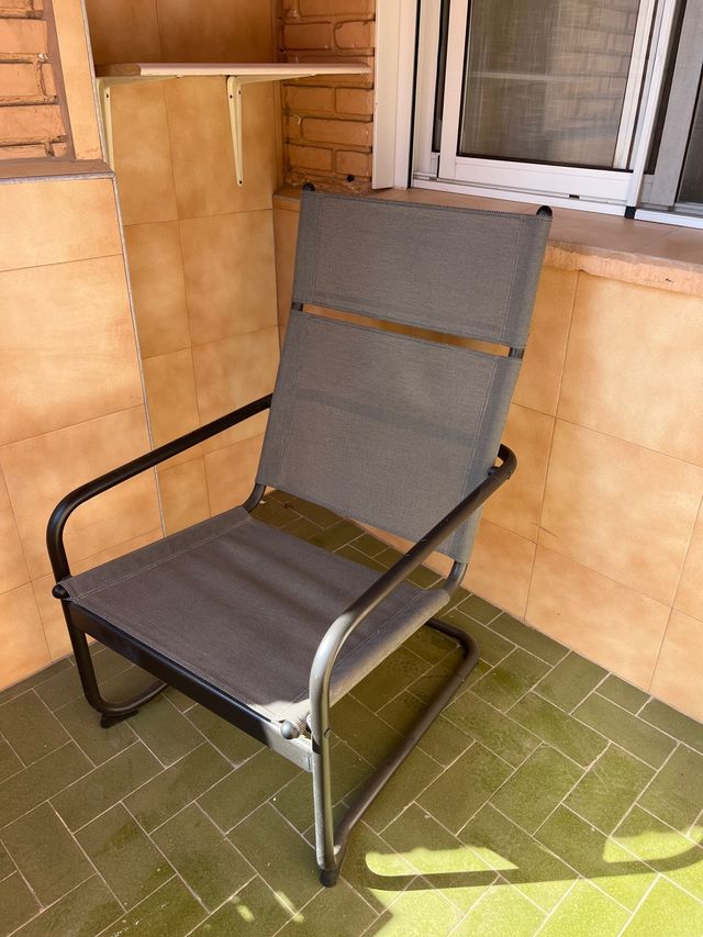 Silla IKEA Husaro gris y negra