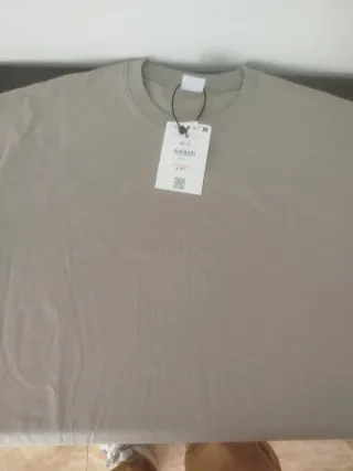 Camiseta Bershka beige talla M