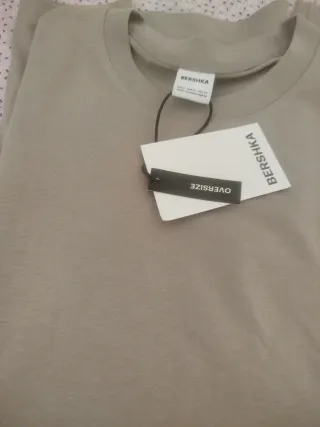 Camiseta Bershka beige talla M