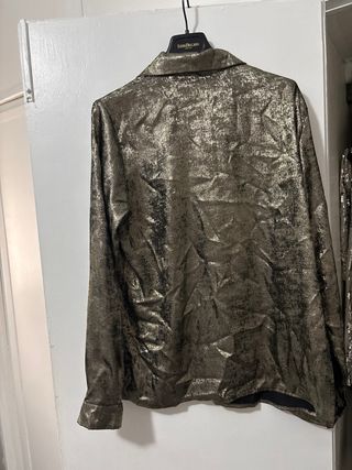 Camisa dorada y negra manga larga