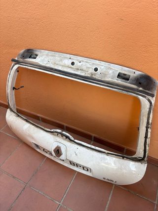 Portón trasero Renault Clio