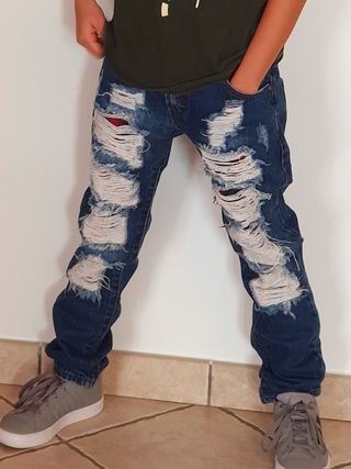 Jeans strappati 10/11 anni