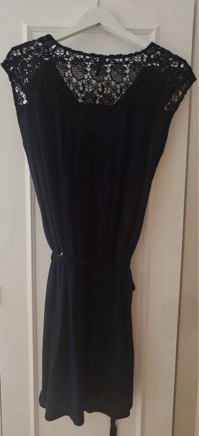 Vestido Naf Naf azul con encaje